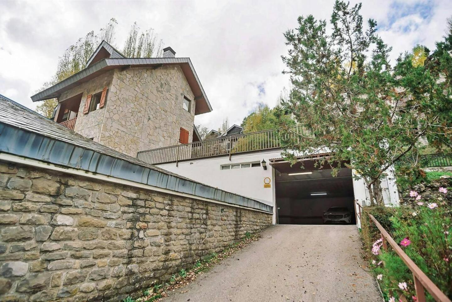 La Casita Del Arbol Daire Sallent de Gállego Dış mekan fotoğraf